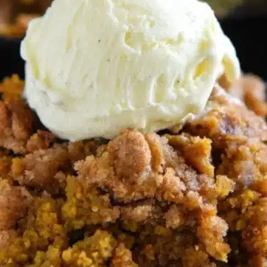 This Pumpkin Crisp is an easy fall dessert made with a creamy pumpkin pie filling and a crunchy… 1 Delicious pumpkin crisp dessert with creamy filling and crunchy topping
